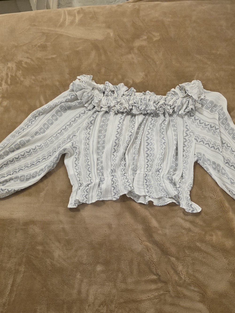 Millibon Off-Shoulder Ruffle Crop Top - Picture 3 of 3